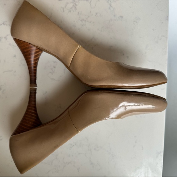 Bandolino Nude Heels - Picture 4 of 10
